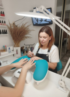 Маникюр и педикюр