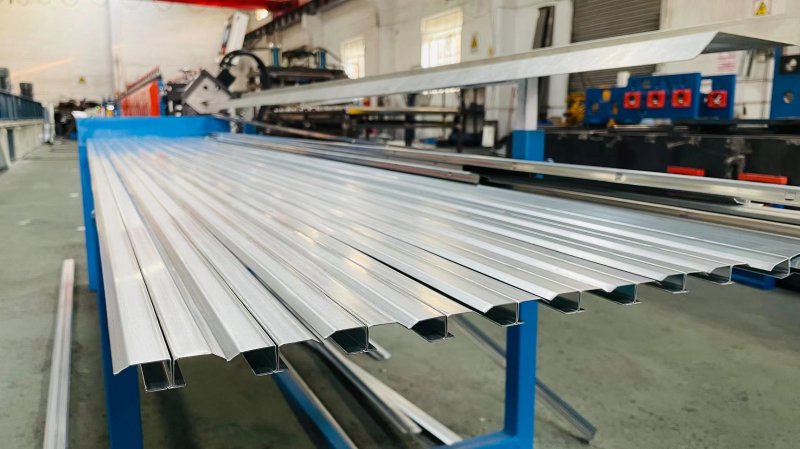 Станок для изготовления Т-профилей фасадных модель 18